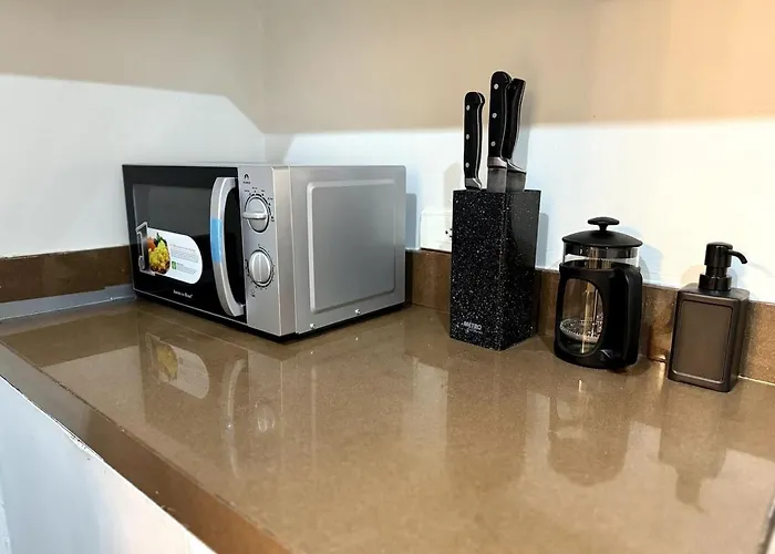 Modern Luxe 3 Bedroom Bgc Apartment *