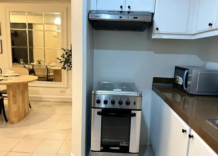 Modern Luxe 3 Bedroom Bgc Apartment *