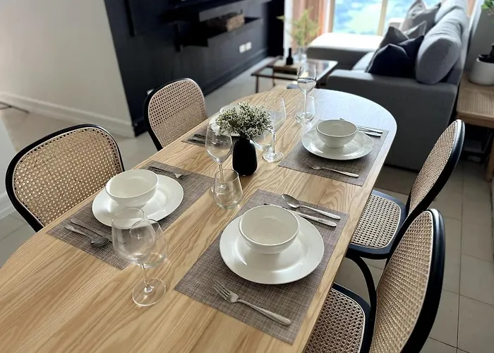Apartment Modern Luxe 3 Bedroom Bgc